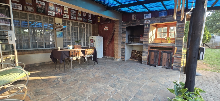 4 Bedroom Property for Sale in Geelhoutpark North West